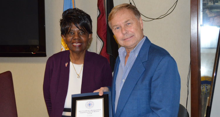 Atlantic Cape President Barbara Gaba and Distinguished Foundation Member Award recipient Gary Hill