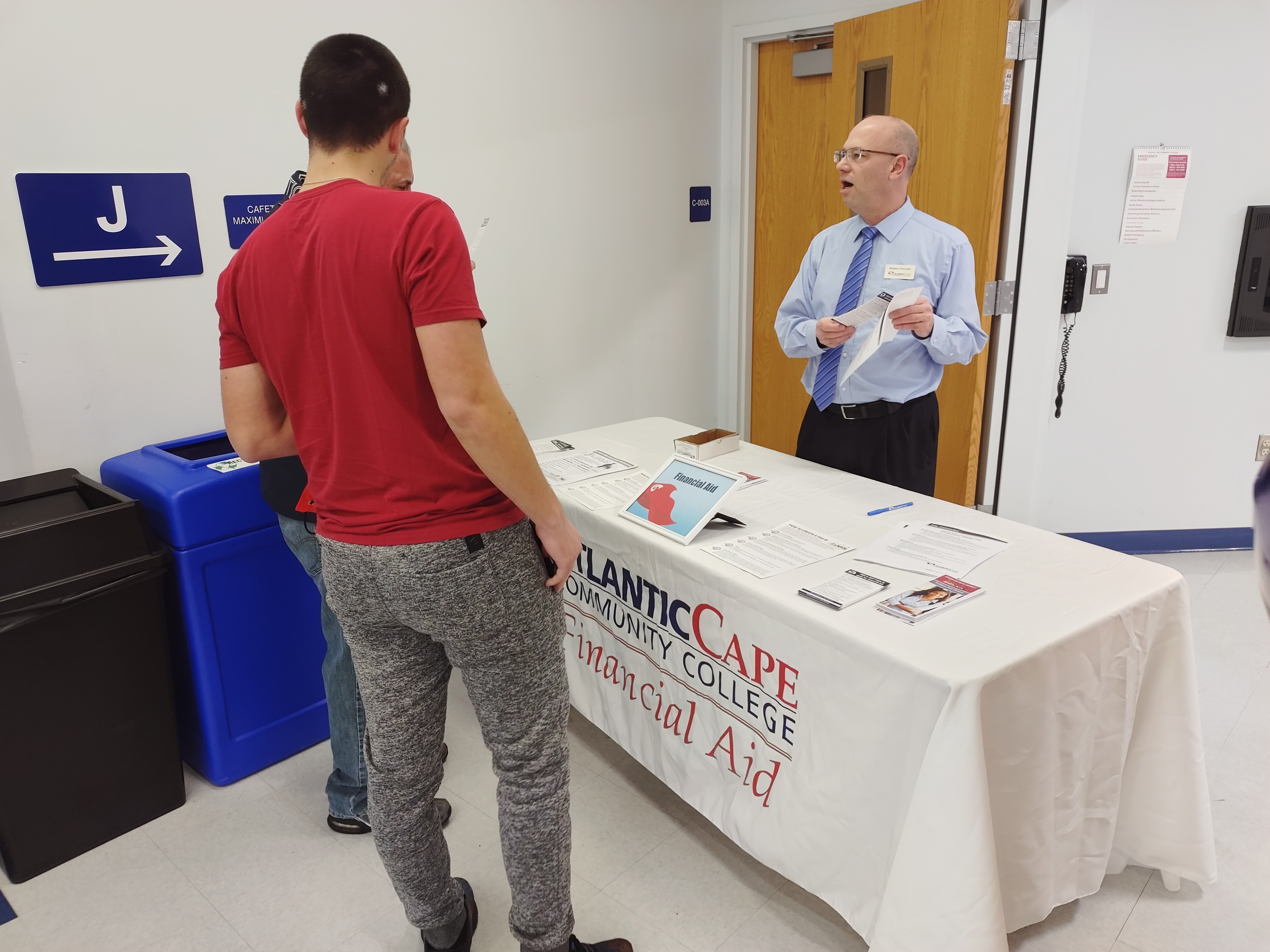 students getting help with financial from Rob Fischer