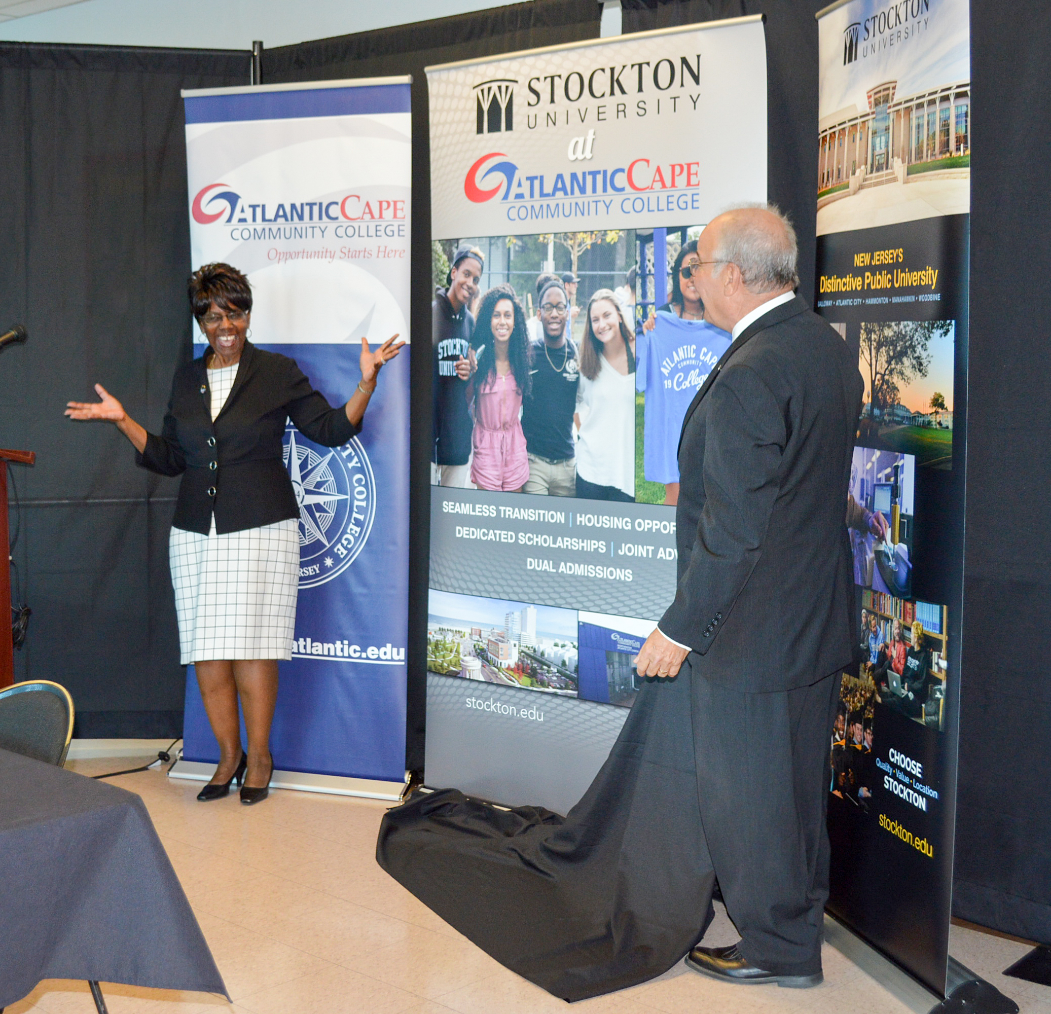 Dr. Barbara Gaba & Dr. Harvey Kesselman unveil dual agreement display