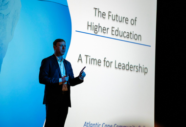 Scott Van Pelt speaking at Atlantic Cape